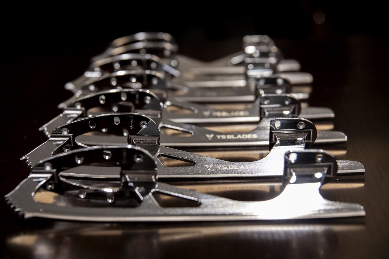 男子シングルの多くが使用する日本製のブレードはどこが違うのか？誕生