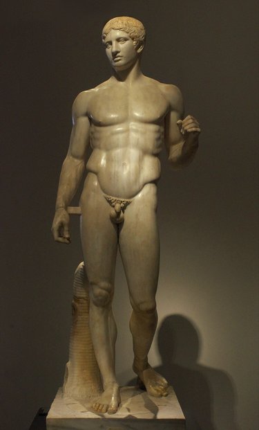 古代ギリシャ彫刻が2500年後も「理想」であり続ける理由、「神人同形