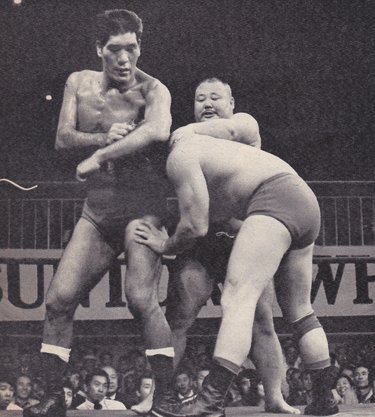 ジャンボ鶴田とジャイアント馬場、師弟関係に亀裂を入れた「1977年