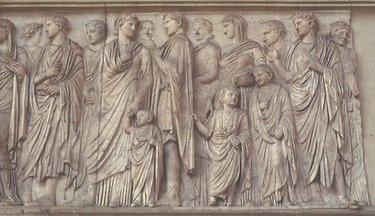 古代ローマ美術の本質とは？基盤となったエトルリア、ギリシャ美術を