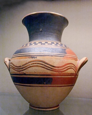 絵画の起源」は陶工の娘がなぞった恋人の影だった？古代ギリシャの陶器