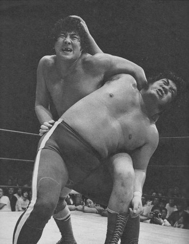 エリート・ジャンボ鶴田のライバルは叩き上げの雑草レスラー